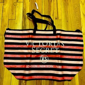 NWT Victoria Secret travel glitter shoulder bag.